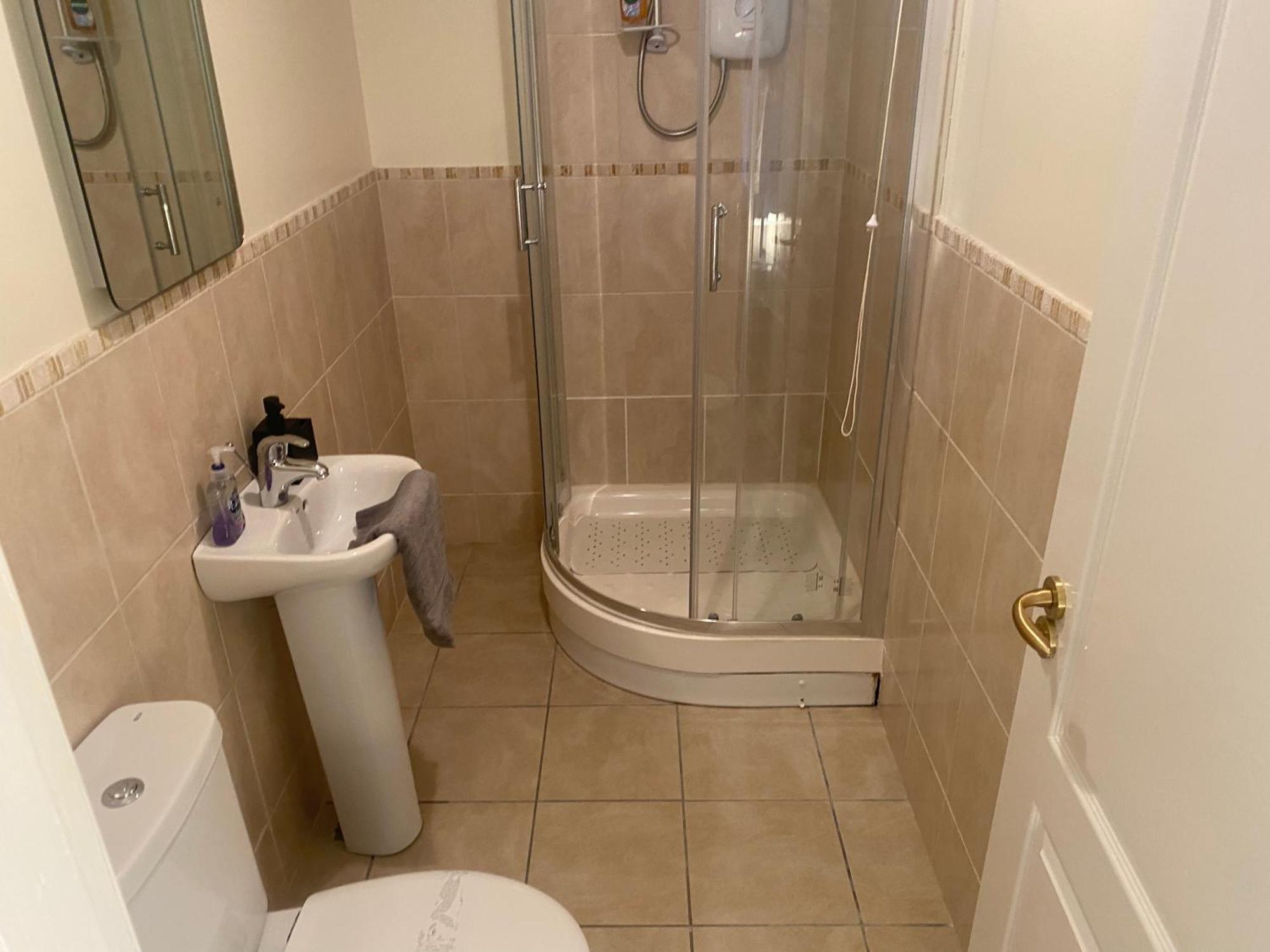 Nitb Certified Super 3 Bed 2 Bath Duplex * Carnmoney